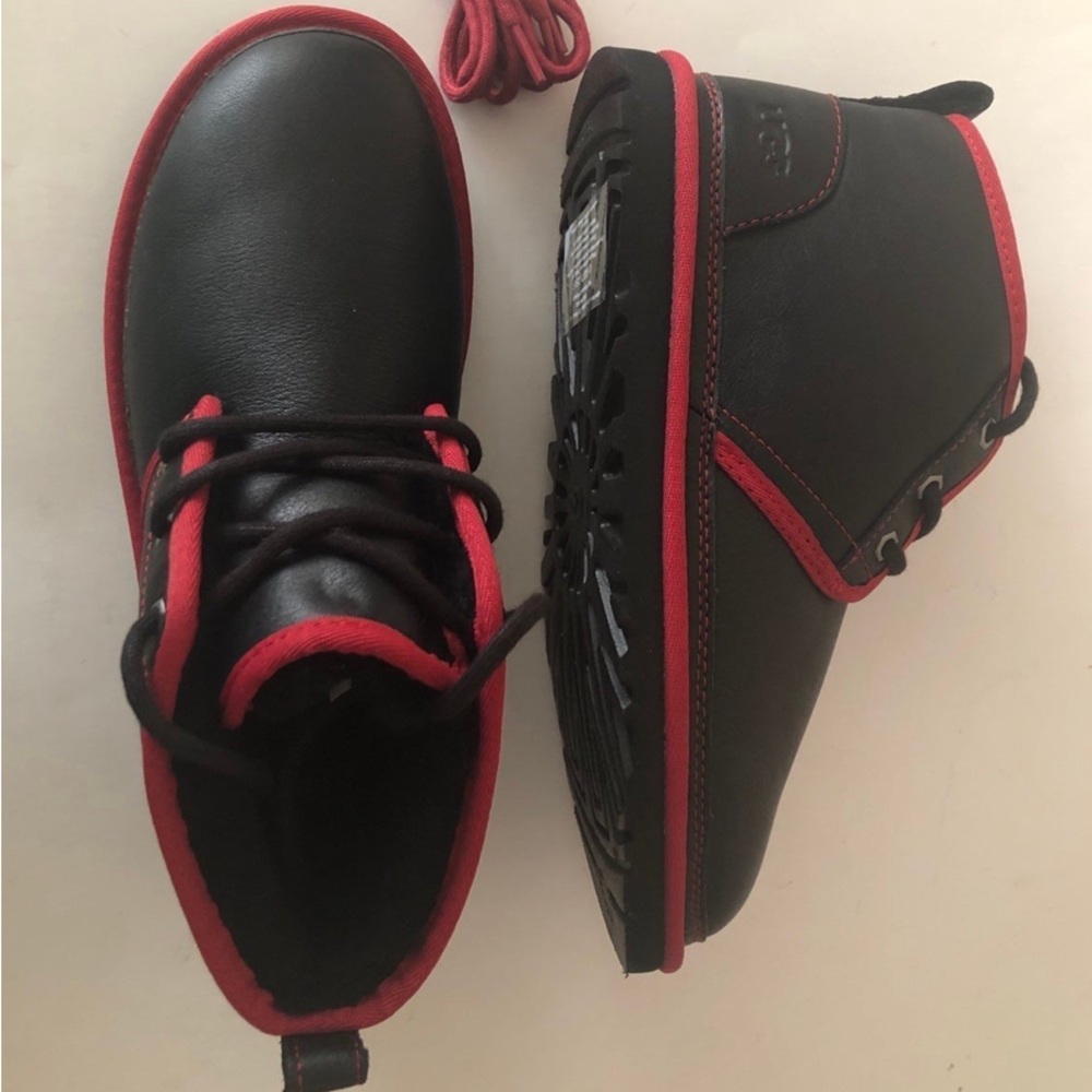 UGG Neumel Leather Chukka Boot. Black red boots. Size: 8, 8.5